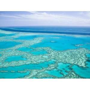  Aerial of the Great Barrier Reef, Whitsunday Coast 