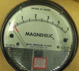 NEW Dwyer Magnehelic 2005 air pressure gage 0 5WC  
