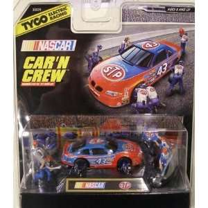  Mattel   STP Grand Prix with Pit Crew   1998 (Slot Cars 