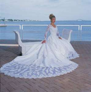 White Long Sleeve/Train Wedding Dress Appliques/Beading  