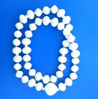 VINTAGE JEWERLY WHITE PLASTIC BEAD NECKLACE STRAND  