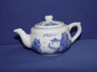 NEW CHINESE PORCELAIN TEAPOT  