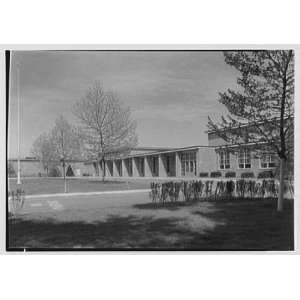  Photo East Hills School, Roslyn, New York. Entrance court 