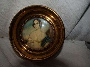 VINTAGE CAMEO CREATIOn ISABELLA MONTGOMERY IN ROUND GOLD METAL FRAME 