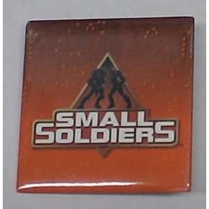  176 SMALL SOLDIERS MOVIE BUTTON TOMMY LEE JONES 
