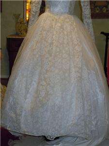 Vintage 1950s Chantilly Lace & Tulle Wedding Gown Dress w/train 