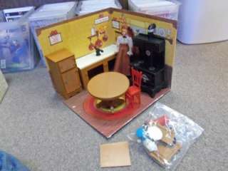 VINTAGE 70S 1975 JODY AND HER COUNTRY KITCHEN PLAYSET WITH ORIGINAL 